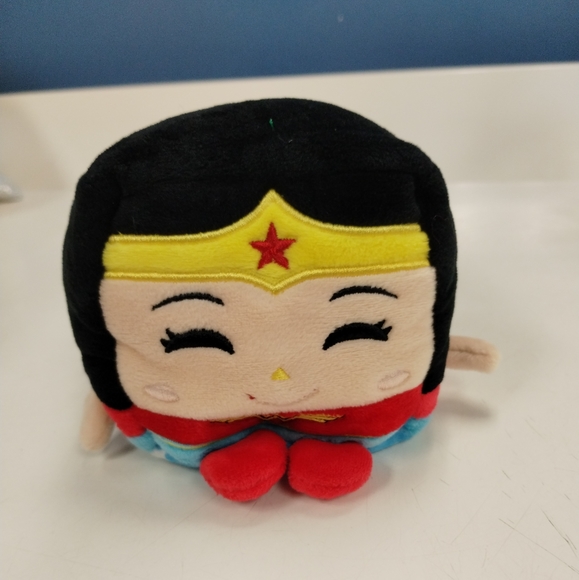 ✓Kawaii Cubes Plush DC Comics Wonderwoman - Picture 2 of 9